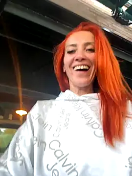 Snapshot of MikaelaBloom chatting on 10/11/25, 04:27 MikaelaBloom online show from 10/11/25, 04:27