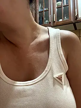 Snapshot of TriumphLove chatting on 10/19/25, 09:32 TriumphLove online show from 10/19/25, 09:32