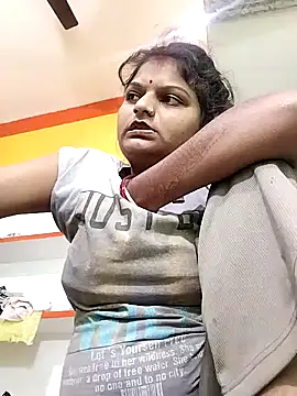 Snapshot of Hot_mirchjii chatting on 10/11/25, 10:30 Hot mirchjii online show from 10/11/25, 10:30