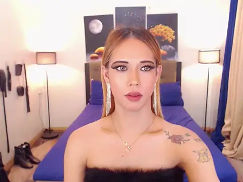 Snapshot of PreciousAmore chatting on 12/18/25, 03:01 PreciousAmore online show from 12/18/25, 03:01