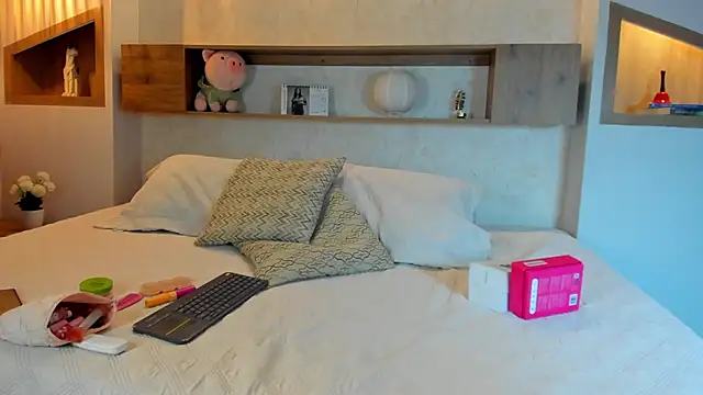 Snapshot of Emilly_Beaumont chatting on 02/22/26, 12:47 Emilly Beaumont online show from 02/22/26, 12:47