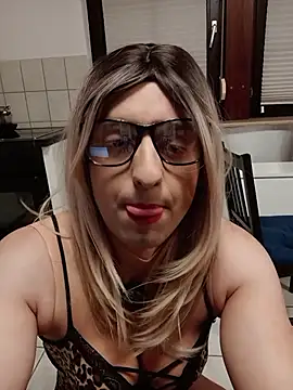 Snapshot of sina_sun25 chatting on 12/13/25, 07:53 sina sun25 online show from 12/13/25, 07:53