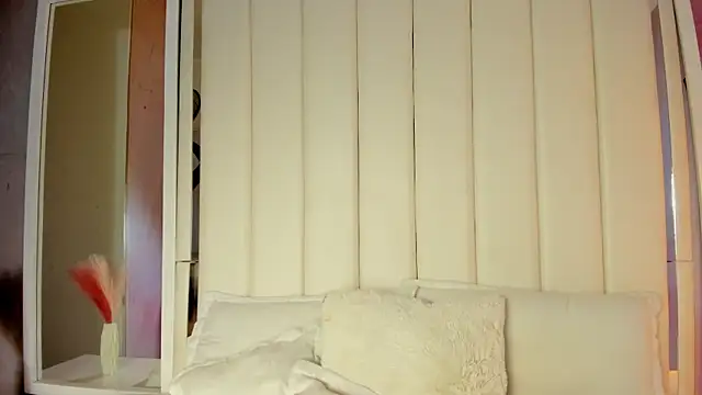 luna hot ass online show from 10/17/25, 08:22