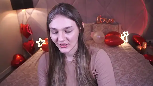 Snapshot of DiamondGoldie chatting on 02/08/26, 08:23 DiamondGoldie online show from 02/08/26, 08:23