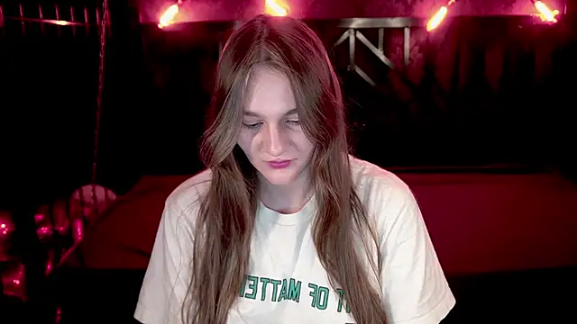 Snapshot of DiamondGoldie chatting on 03/21/26, 08:34 DiamondGoldie online show from 03/21/26, 08:34