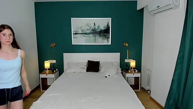 Snapshot of EditaBand chatting on 03/20/26, 06:46 EditaBand online show from 03/20/26, 06:46