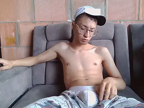 Thiagox274 online show from 04/21/26, 04:01