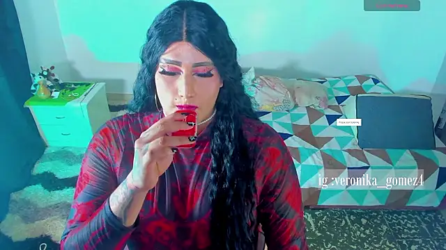 Snapshot of Sweetveronik_44 chatting on 02/06/26, 08:01 Sweetveronik 44 online show from 02/06/26, 08:01