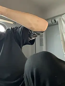 Snapshot of otouhu76 chatting on 11/05/25, 04:34 otouhu76 online show from 11/05/25, 04:34