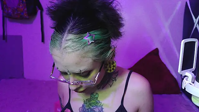 Snapshot of vainilla_doll chatting on 05/10/26, 02:17 vainilla doll online show from 05/10/26, 02:17