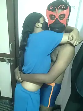 Snapshot of 00USER chatting on 10/13/25, 03:39 00USER online show from 10/13/25, 03:39