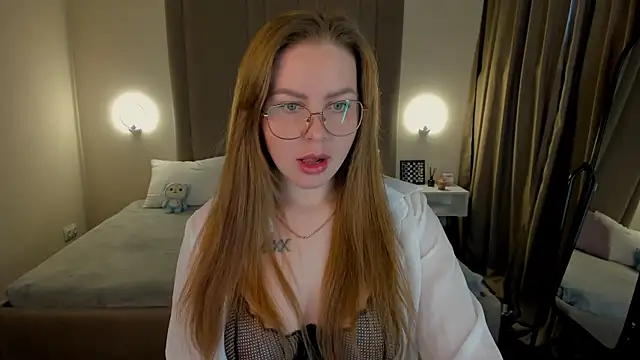 Snapshot of MikaBloom chatting on 10/02/25, 01:56 MikaBloom online show from 10/02/25, 01:56