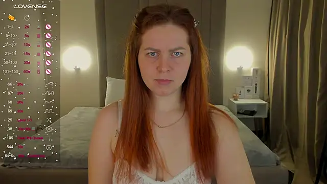 Snapshot of MikaBloom chatting on 12/21/25, 01:57 MikaBloom online show from 12/21/25, 01:57