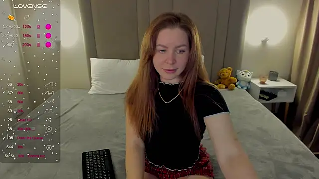 Snapshot of MikaBloom chatting on 03/06/26, 01:57 MikaBloom online show from 03/06/26, 01:57