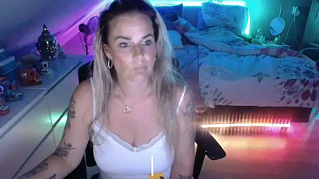 Mrs-Aurora online show from 05/06/26, 12:08