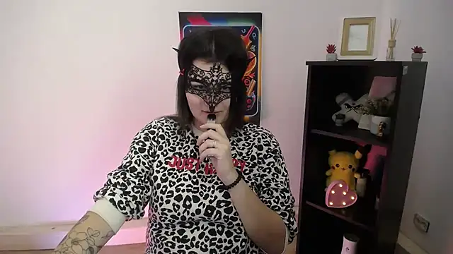 Katrin kiss  online show from 10/27/25, 12:42