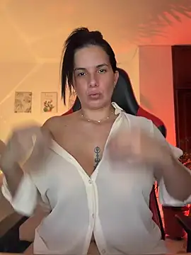 Snapshot of carol_cruz133 chatting on 05/27/26, 11:35 carol cruz133 online show from 05/27/26, 11:35