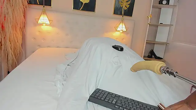 Snapshot of Cinnamon_Star chatting on 02/07/26, 12:20 Cinnamon Star online show from 02/07/26, 12:20