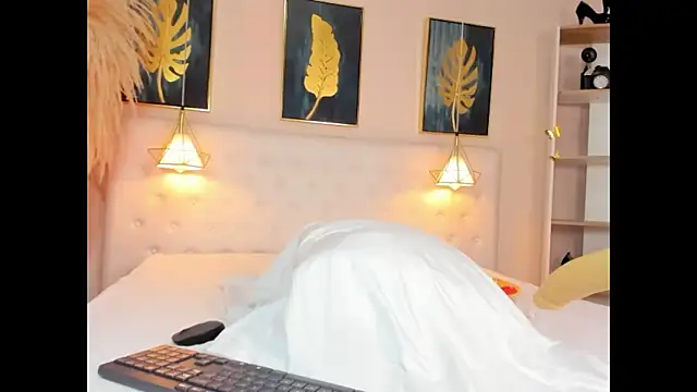 Snapshot of Cinnamon_Star chatting on 02/27/26, 12:38 Cinnamon Star online show from 02/27/26, 12:38