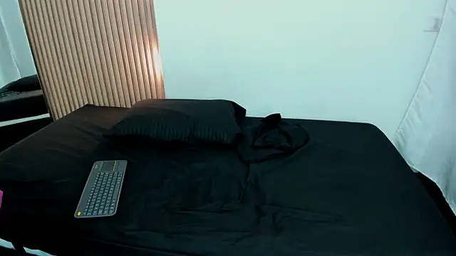 Karla hilton1 online show from 10/21/25, 12:39