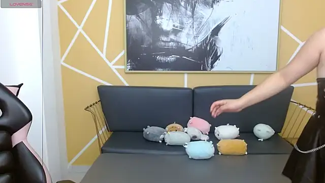 olivia russo  online show from 11/07/25, 08:20