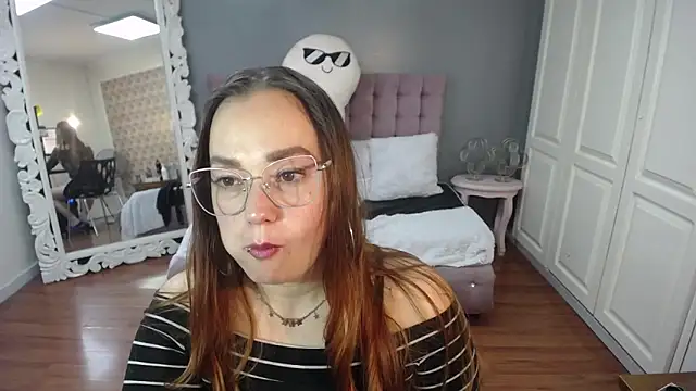 Tammy parker  online show from 09/19/25, 04:25