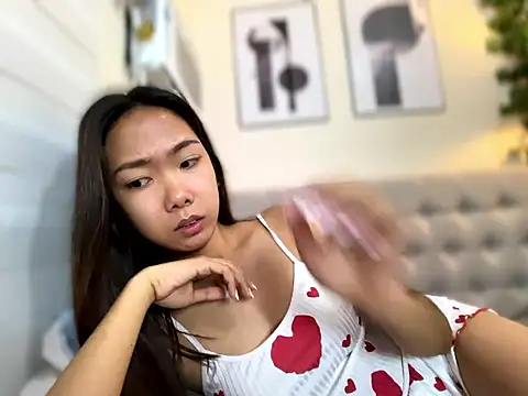 Sluttgwen69 online show from 05/07/26, 05:40