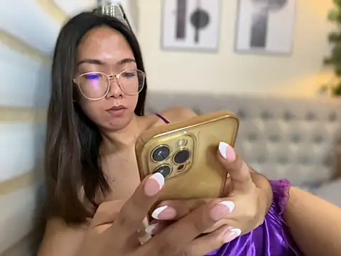 Sluttgwen69 online show from 05/12/26, 01:19