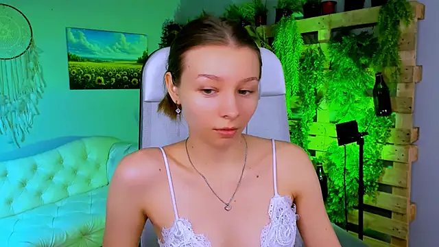 JulieDaniel online show from 11/25/25, 08:25