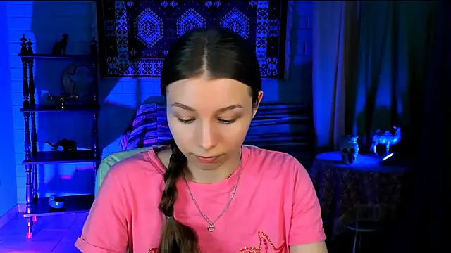 JulieDaniel online show from 12/04/25, 04:22