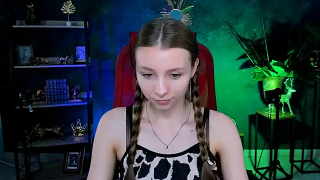 JulieDaniel online show from 06/12/26, 04:11
