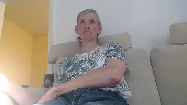 Snapshot of k74robert chatting on 10/29/25, 12:18 k74robert online show from 10/29/25, 12:18