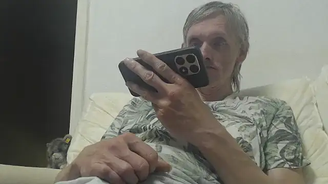 Snapshot of k74robert chatting on 11/07/25, 09:48 k74robert online show from 11/07/25, 09:48