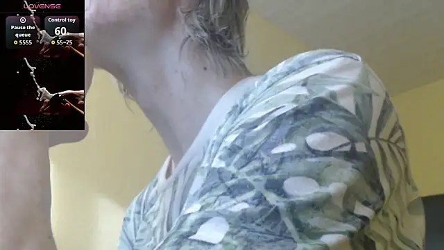 Snapshot of k74robert chatting on 11/16/25, 09:59 k74robert online show from 11/16/25, 09:59