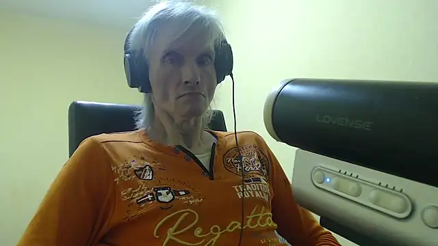 Snapshot of k74robert chatting on 12/02/25, 11:11 k74robert online show from 12/02/25, 11:11