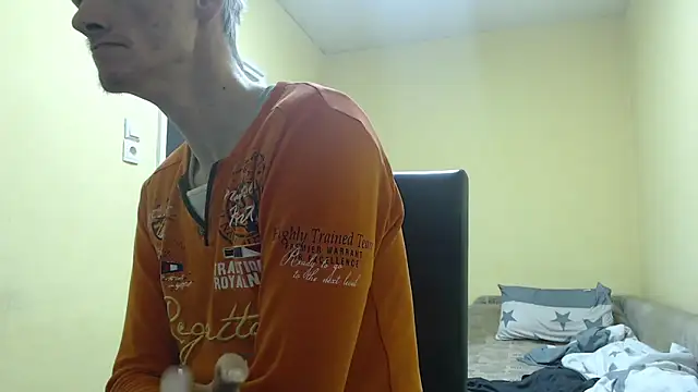 Snapshot of k74robert chatting on 01/17/26, 09:58 k74robert online show from 01/17/26, 09:58