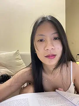 Snapshot of Lil-Gi chatting on 11/14/25, 03:44 Lil-Gi online show from 11/14/25, 03:44