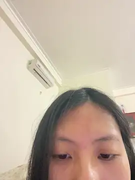 Snapshot of Lil-Gi chatting on 11/18/25, 05:39 Lil-Gi online show from 11/18/25, 05:39