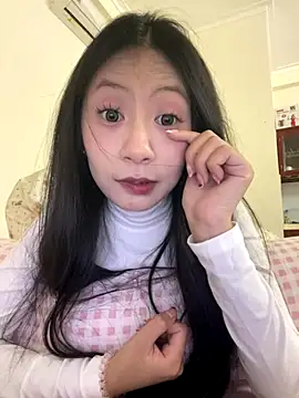 Snapshot of Lil-Gi chatting on 11/19/25, 06:52 Lil-Gi online show from 11/19/25, 06:52