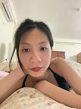 Snapshot of Lil-Gi chatting on 11/26/25, 03:02 Lil-Gi online show from 11/26/25, 03:02