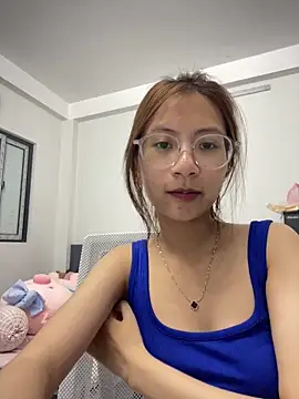 Snapshot of Lil-Gi chatting on 03/31/26, 03:45 Lil-Gi online show from 03/31/26, 03:45