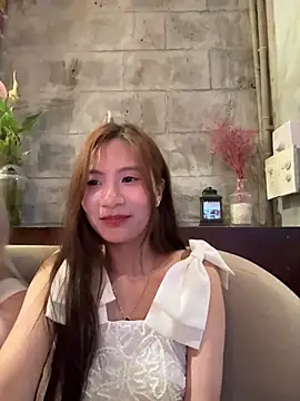 Snapshot of Lil-Gi chatting on 04/10/26, 06:45 Lil-Gi online show from 04/10/26, 06:45