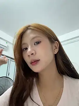 Snapshot of Lil-Gi chatting on 05/12/26, 06:27 Lil-Gi online show from 05/12/26, 06:27