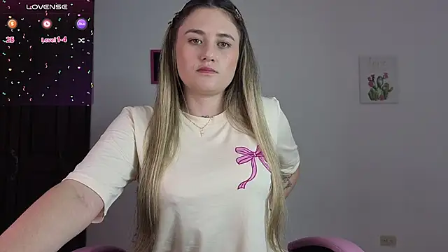 Veronika  Winslow  online show from 11/04/25, 05:28