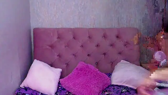 Snapshot of laurenelove chatting on 09/09/25, 03:06 laurenelove online show from 09/09/25, 03:06