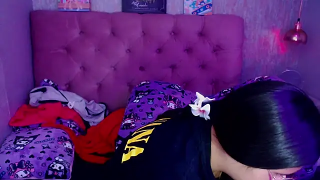 Snapshot of laurenelove chatting on 09/10/25, 02:17 laurenelove online show from 09/10/25, 02:17