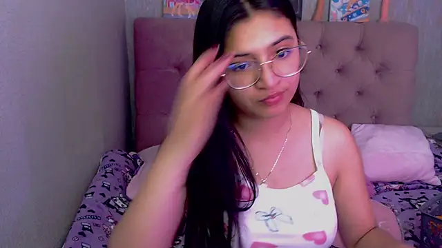 Snapshot of laurenelove chatting on 09/11/25, 02:55 laurenelove online show from 09/11/25, 02:55