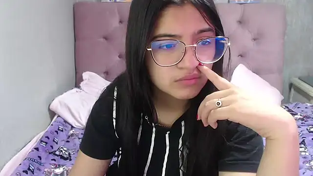 Snapshot of laurenelove chatting on 09/20/25, 02:56 laurenelove online show from 09/20/25, 02:56