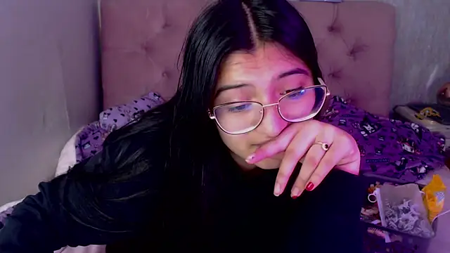 Snapshot of laurenelove chatting on 09/23/25, 03:42 laurenelove online show from 09/23/25, 03:42