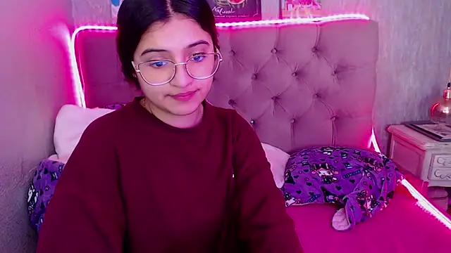 Snapshot of laurenelove chatting on 10/03/25, 11:57 laurenelove online show from 10/03/25, 11:57